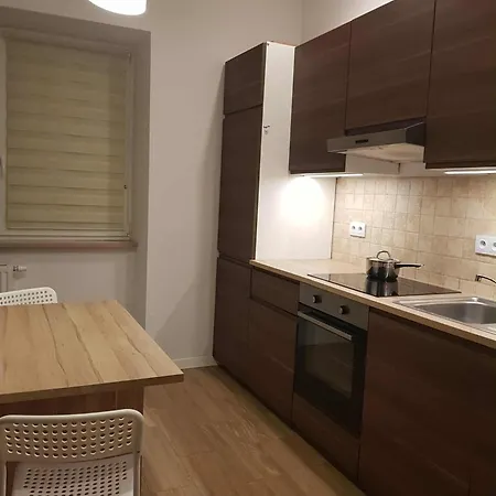 Metro Raclawicka وارسو