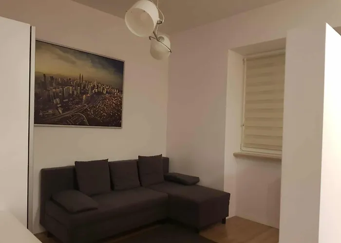 Metro Raclawicka * وارسو